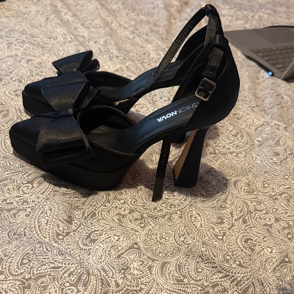 Fashion Nova Elegant Black Bow Heels - Picture 2 of 4